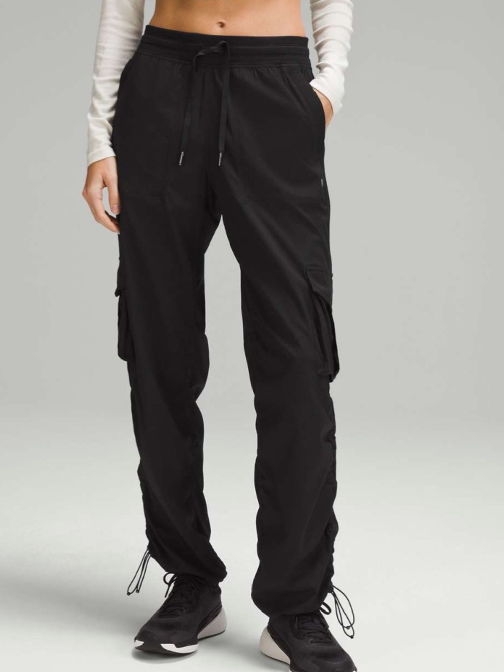 Lululemon Dance Studio Relaxed Mid-Rise Cargo Pant in Black Size M